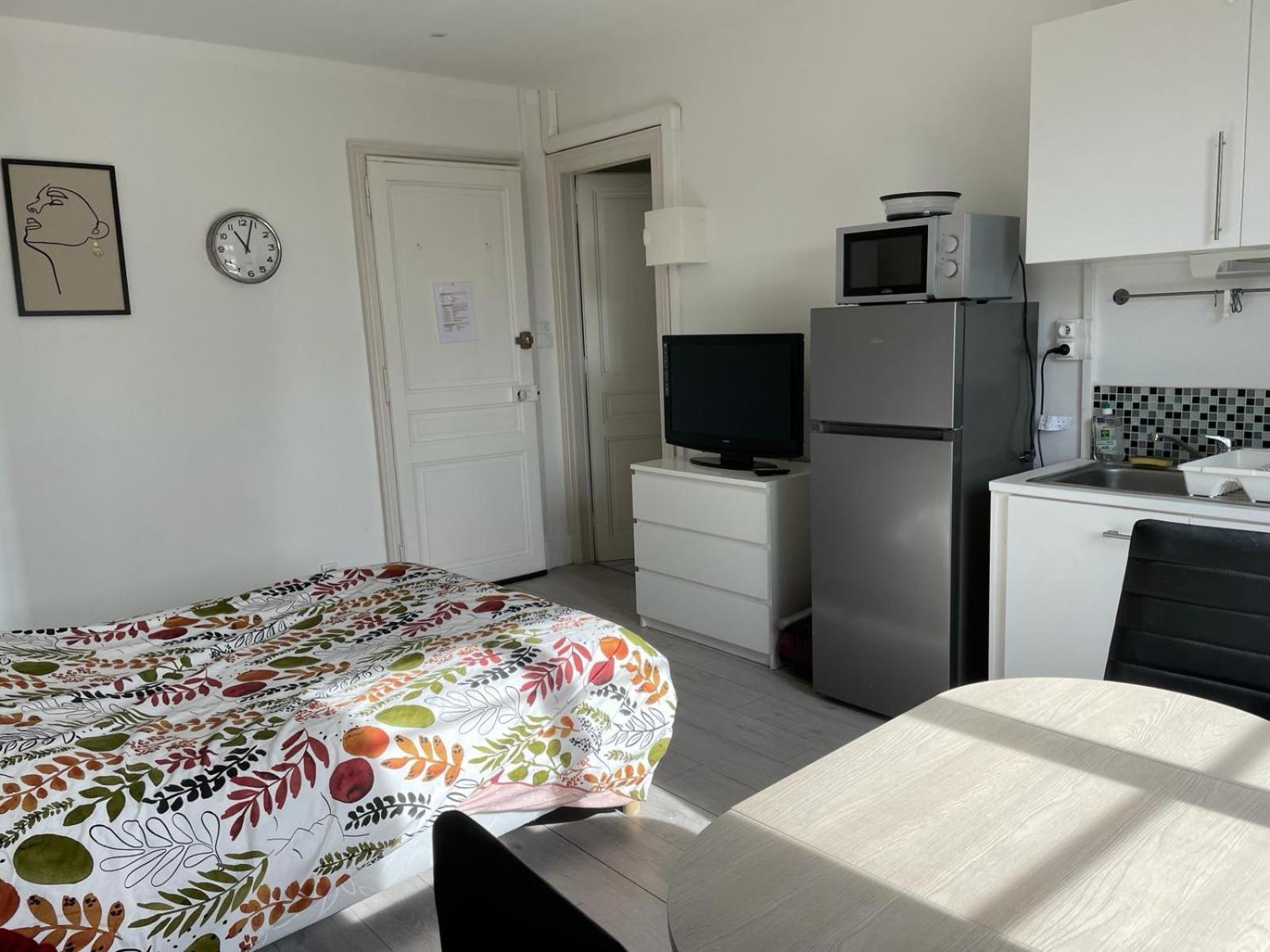 Studio Meuble Et Lumineux 20M2 Appartement Vittel Buitenkant foto