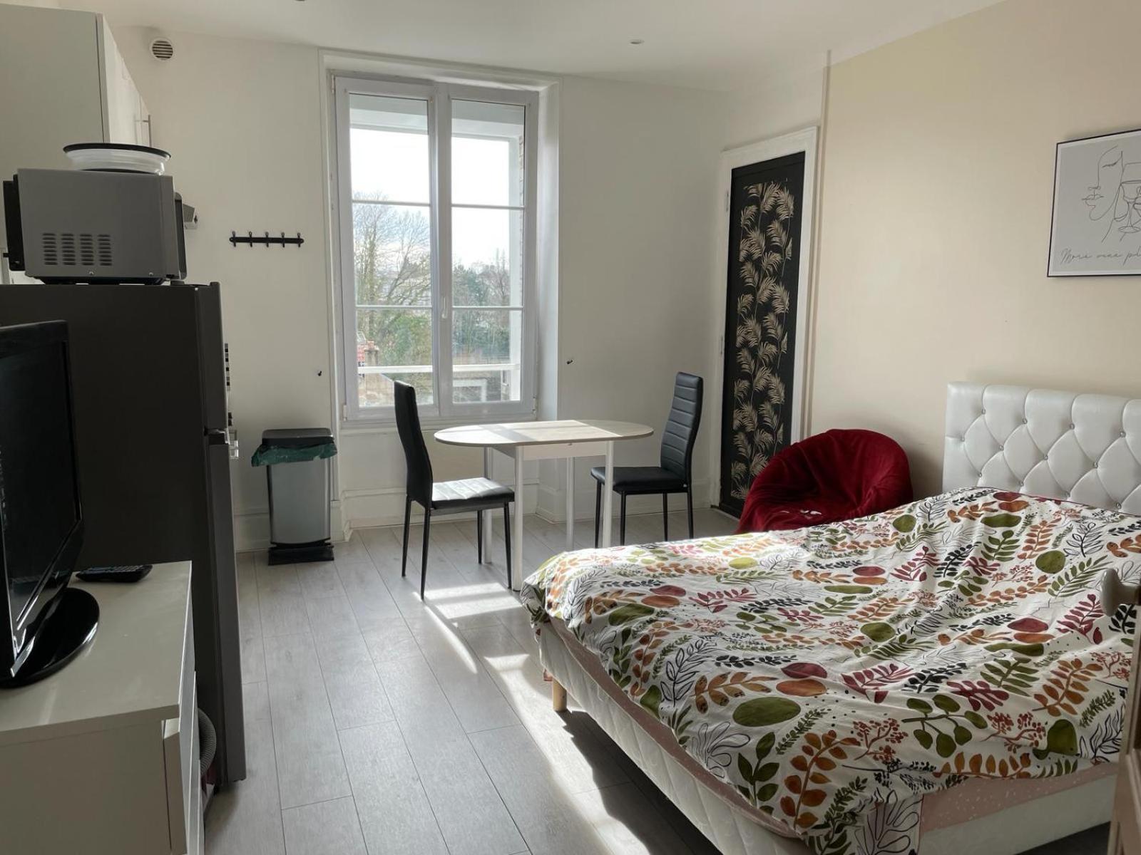 Studio Meuble Et Lumineux 20M2 Appartement Vittel Buitenkant foto